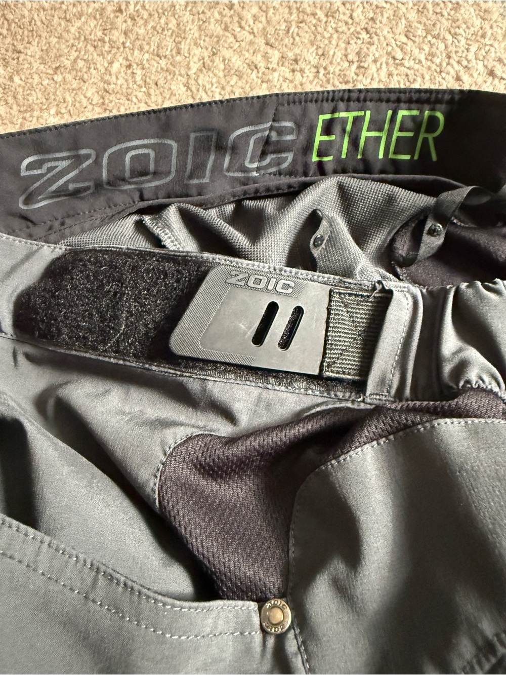 Zoic Ether Men's Gray Shadow Large Bike Shorts without liner - Picture 8 of 9